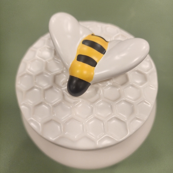 Rae Dunn "SWEET AS CAN BEE" Canister - Picture 3 of 3